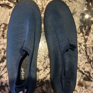 Cat & Jack Swim Shoes Sz 6